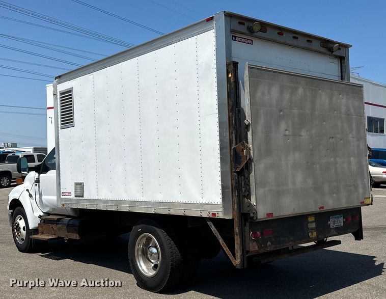 image for item LR9364 2015 Ford  F650 Super Duty box truck