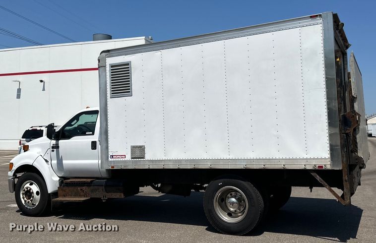 image for item LR9364 2015 Ford  F650 Super Duty box truck