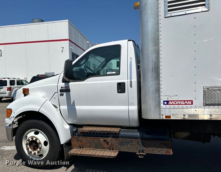image for item LR9364 2015 Ford  F650 Super Duty box truck