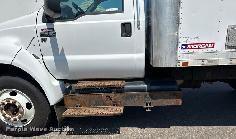 image for item LR9364 2015 Ford  F650 Super Duty box truck