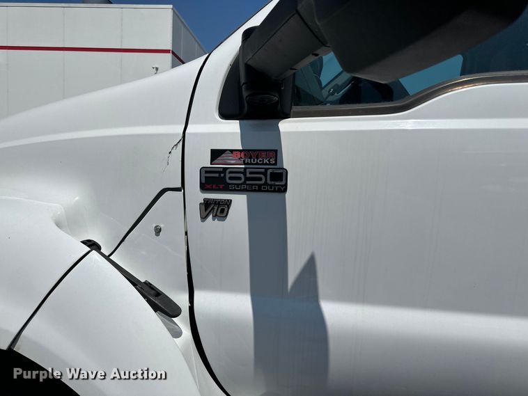 image for item LR9364 2015 Ford  F650 Super Duty box truck