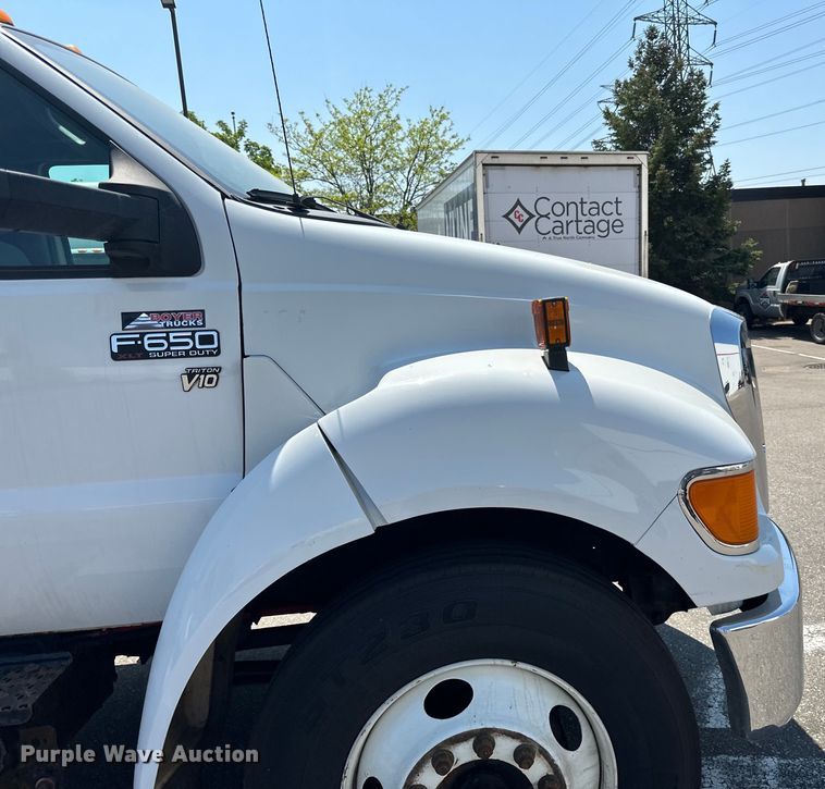 image for item LR9364 2015 Ford  F650 Super Duty box truck