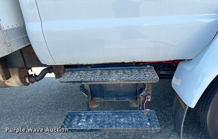 image for item LR9364 2015 Ford  F650 Super Duty box truck