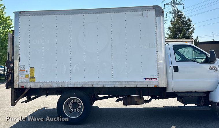 image for item LR9364 2015 Ford  F650 Super Duty box truck