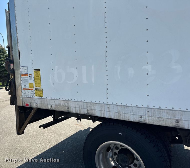 image for item LR9364 2015 Ford  F650 Super Duty box truck