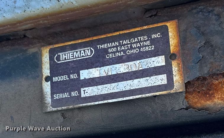 image for item LR9364 2015 Ford  F650 Super Duty box truck