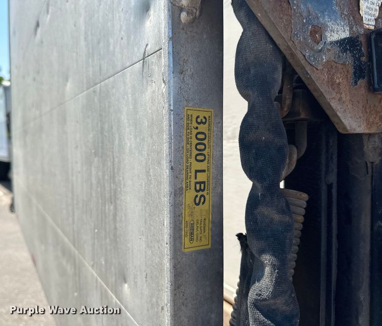 image for item LR9364 2015 Ford  F650 Super Duty box truck