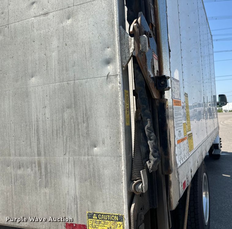 image for item LR9364 2015 Ford  F650 Super Duty box truck