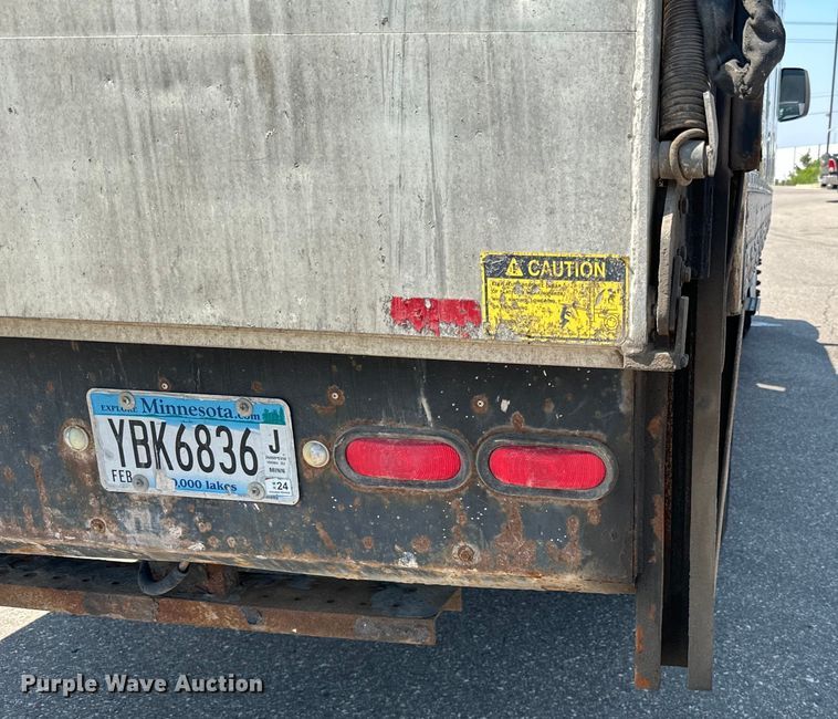 image for item LR9364 2015 Ford  F650 Super Duty box truck