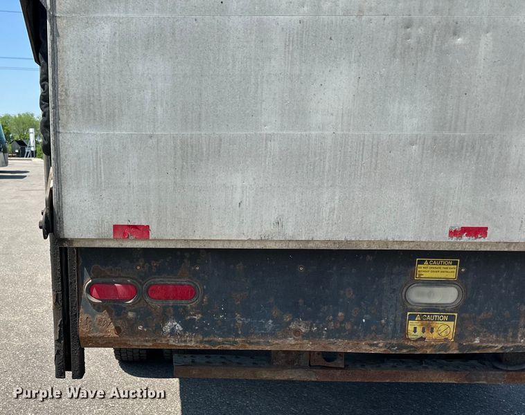 image for item LR9364 2015 Ford  F650 Super Duty box truck