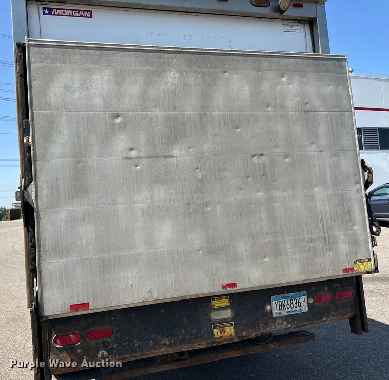 image for item LR9364 2015 Ford  F650 Super Duty box truck