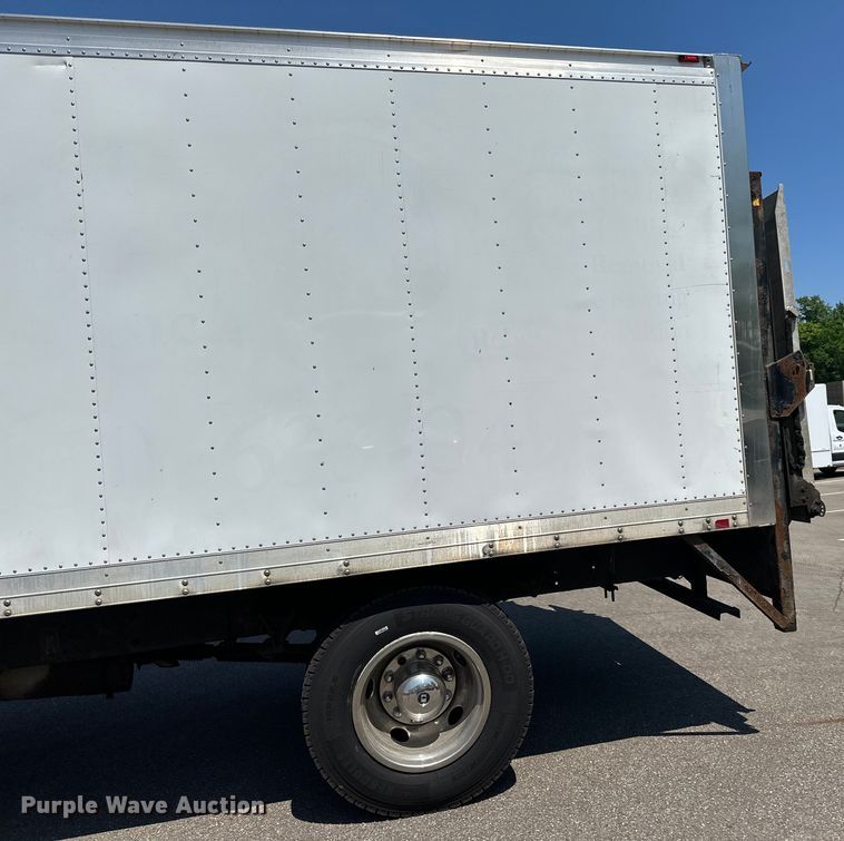 image for item LR9364 2015 Ford  F650 Super Duty box truck