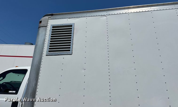 image for item LR9364 2015 Ford  F650 Super Duty box truck