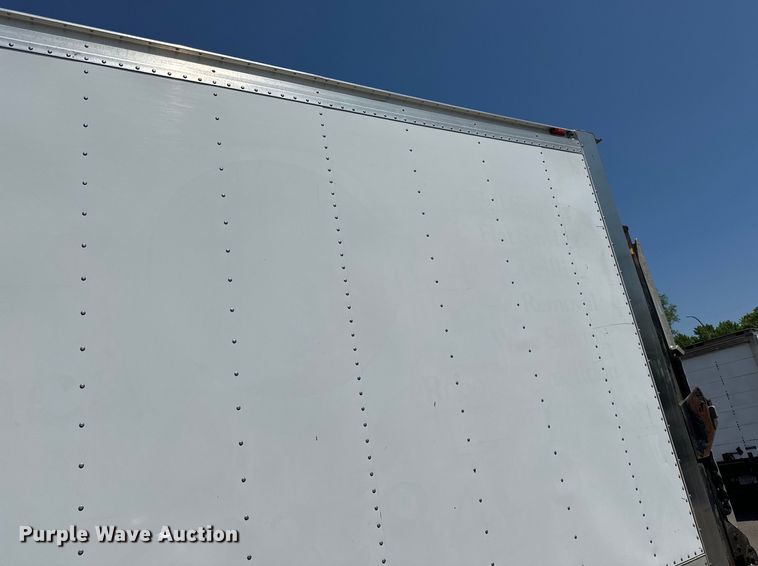 image for item LR9364 2015 Ford  F650 Super Duty box truck