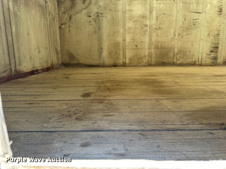 image for item LR9364 2015 Ford  F650 Super Duty box truck