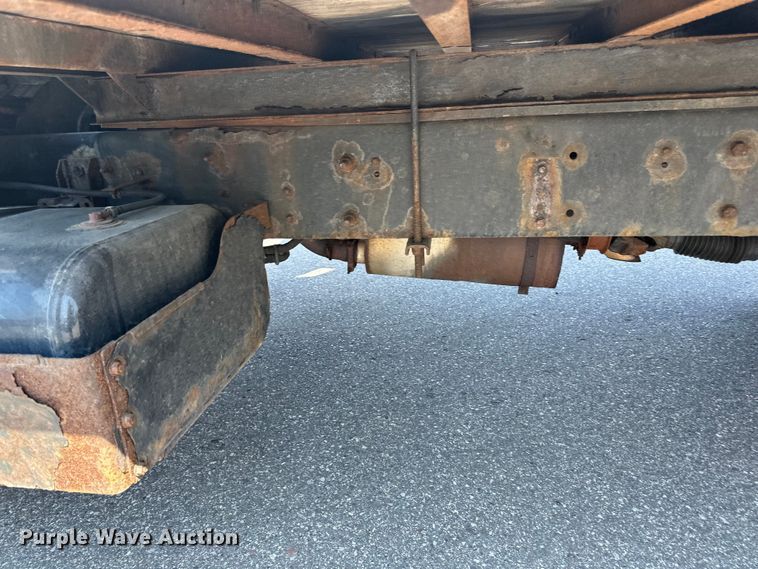 image for item LR9364 2015 Ford  F650 Super Duty box truck