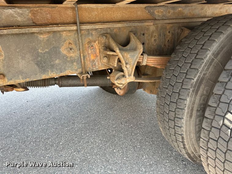 image for item LR9364 2015 Ford  F650 Super Duty box truck