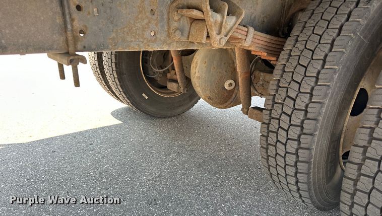 image for item LR9364 2015 Ford  F650 Super Duty box truck