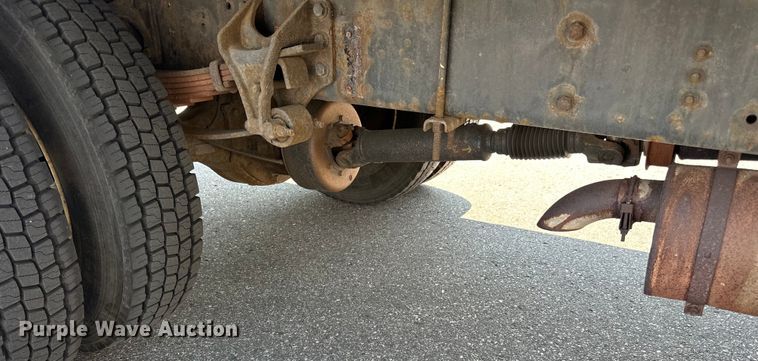 image for item LR9364 2015 Ford  F650 Super Duty box truck