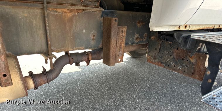 image for item LR9364 2015 Ford  F650 Super Duty box truck