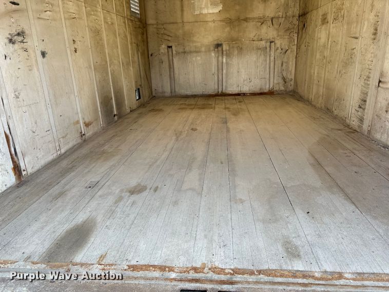 image for item LR9364 2015 Ford  F650 Super Duty box truck