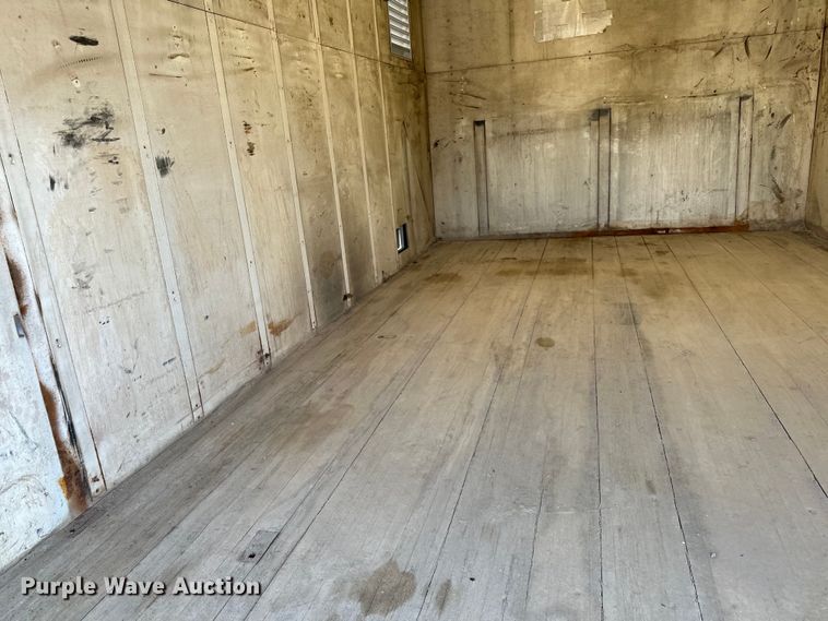 image for item LR9364 2015 Ford  F650 Super Duty box truck