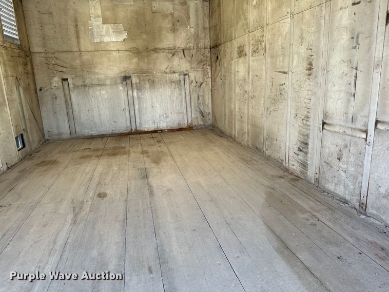 image for item LR9364 2015 Ford  F650 Super Duty box truck