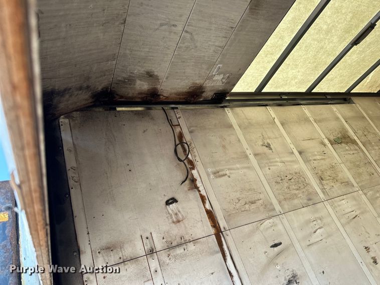 image for item LR9364 2015 Ford  F650 Super Duty box truck