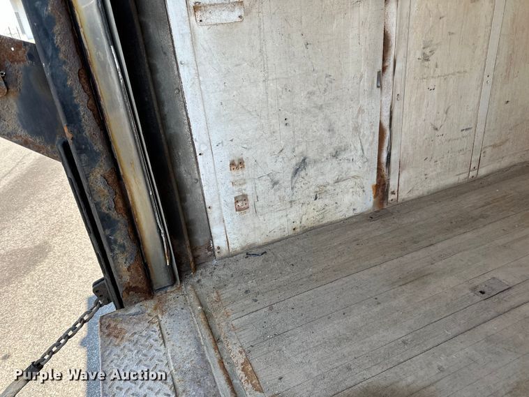 image for item LR9364 2015 Ford  F650 Super Duty box truck