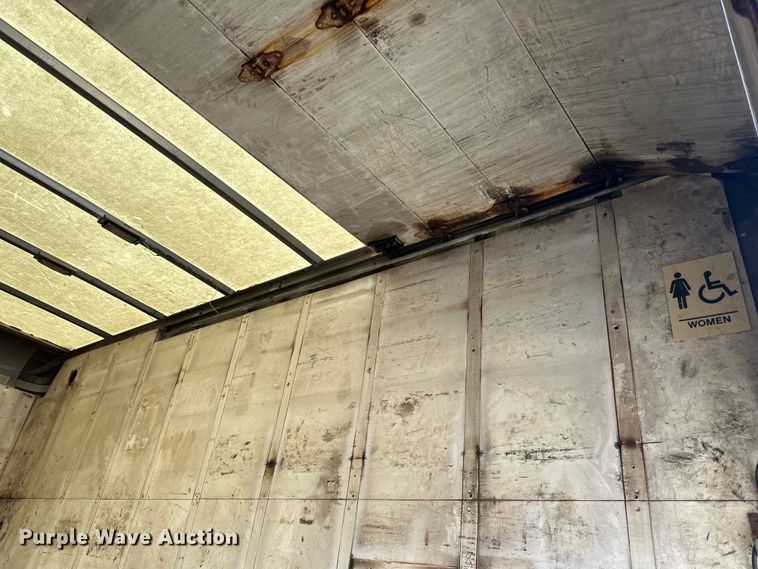 image for item LR9364 2015 Ford  F650 Super Duty box truck