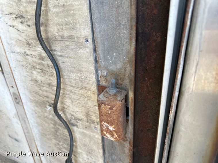 image for item LR9364 2015 Ford  F650 Super Duty box truck