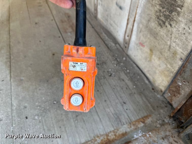 image for item LR9364 2015 Ford  F650 Super Duty box truck