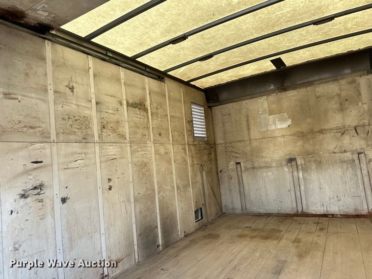 image for item LR9364 2015 Ford  F650 Super Duty box truck