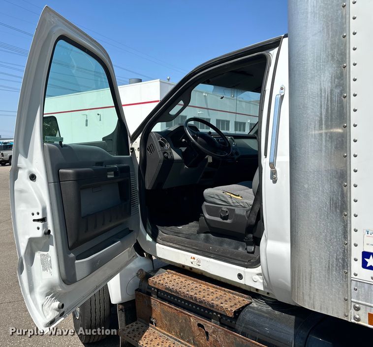 image for item LR9364 2015 Ford  F650 Super Duty box truck