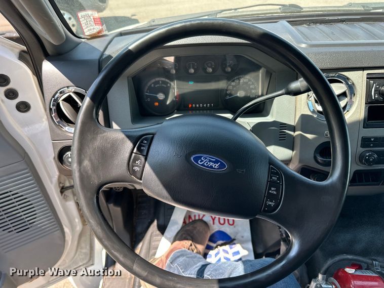 image for item LR9364 2015 Ford  F650 Super Duty box truck