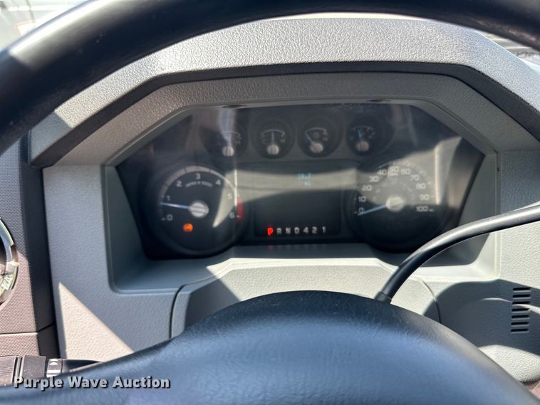 image for item LR9364 2015 Ford  F650 Super Duty box truck