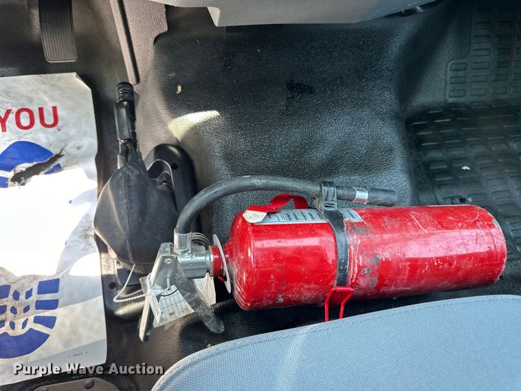 image for item LR9364 2015 Ford  F650 Super Duty box truck