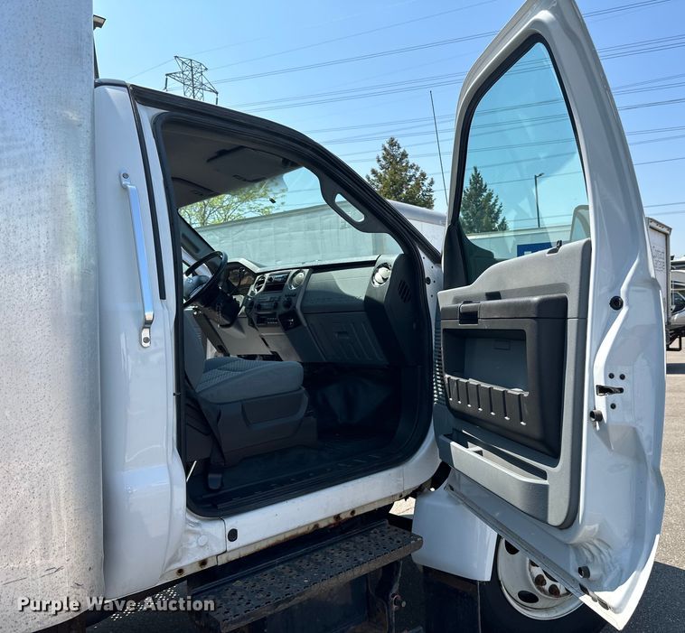 image for item LR9364 2015 Ford  F650 Super Duty box truck