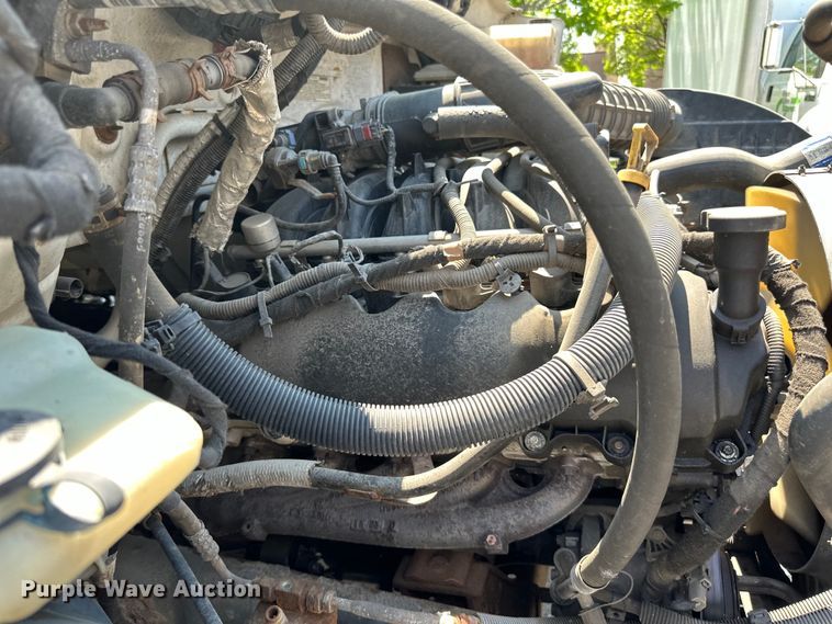 image for item LR9364 2015 Ford  F650 Super Duty box truck