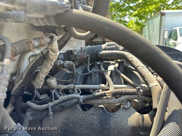 image for item LR9364 2015 Ford  F650 Super Duty box truck