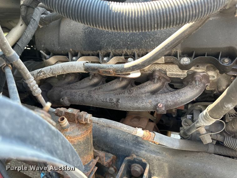 image for item LR9364 2015 Ford  F650 Super Duty box truck