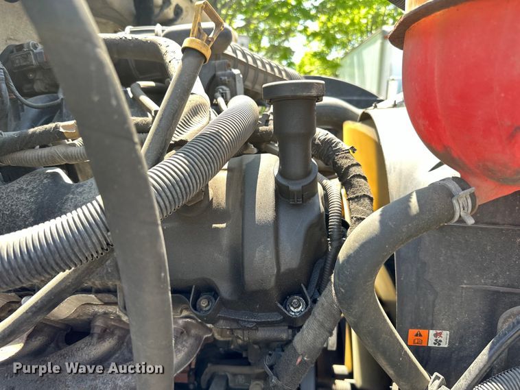 image for item LR9364 2015 Ford  F650 Super Duty box truck