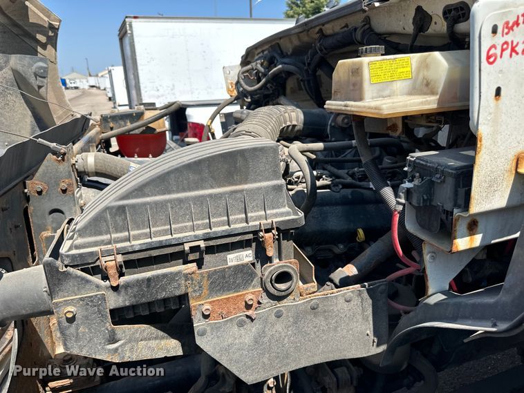 image for item LR9364 2015 Ford  F650 Super Duty box truck