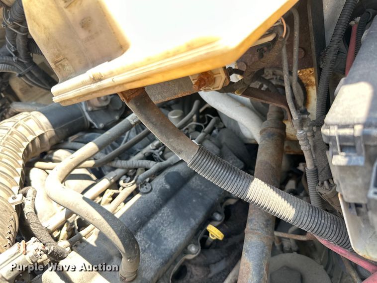 image for item LR9364 2015 Ford  F650 Super Duty box truck