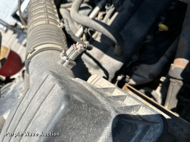 image for item LR9364 2015 Ford  F650 Super Duty box truck