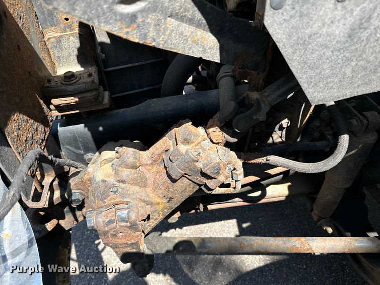 image for item LR9364 2015 Ford  F650 Super Duty box truck