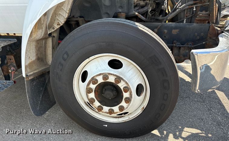 image for item LR9364 2015 Ford  F650 Super Duty box truck