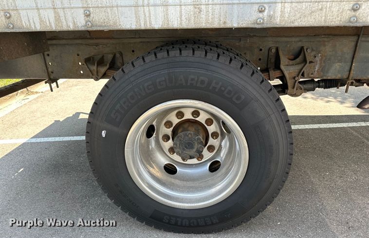 image for item LR9364 2015 Ford  F650 Super Duty box truck