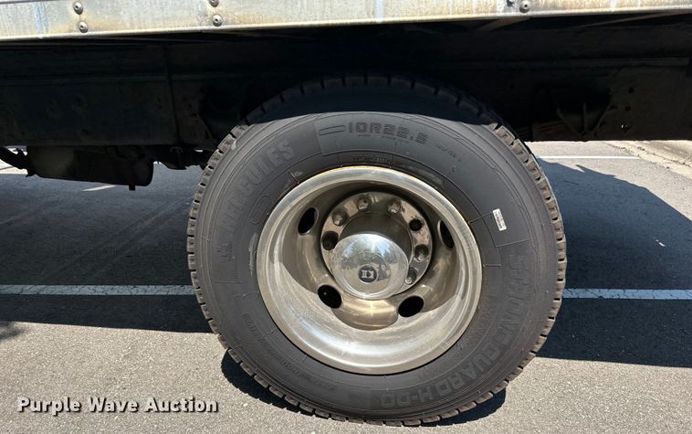 image for item LR9364 2015 Ford  F650 Super Duty box truck