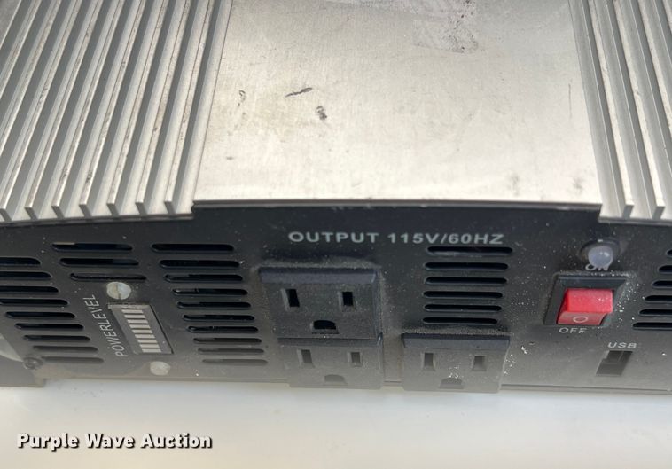 image for item LU9854 2007 Dodge Ram 2500HD Quad Cab utility bed pickup truck